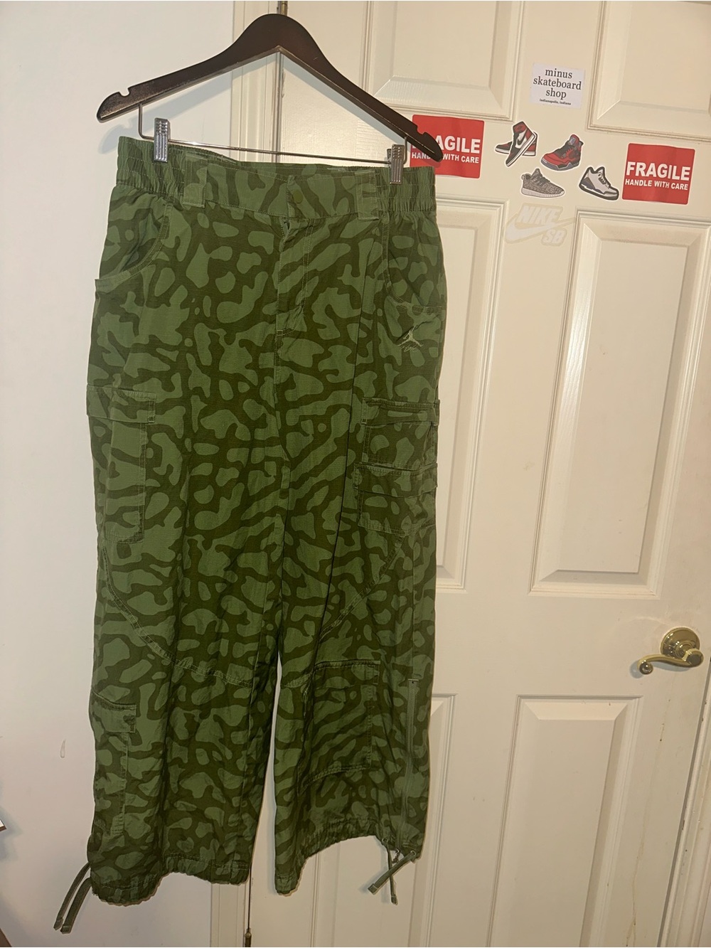 Air Jordan Olive Green Patterned Cargo Pants Womens size large unisex